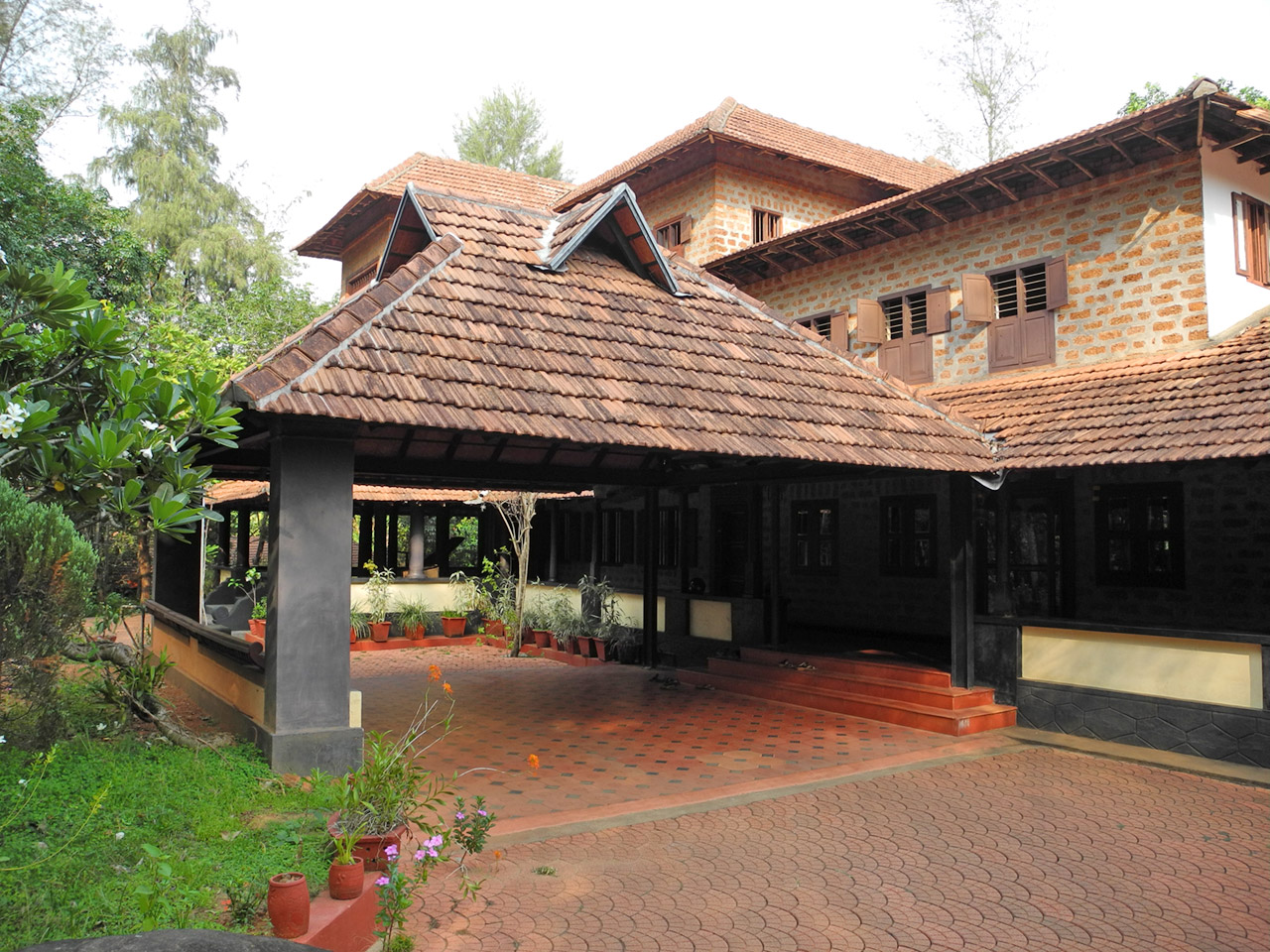Раджах Акрес Госпиталь Раджа Хелфи Акрес